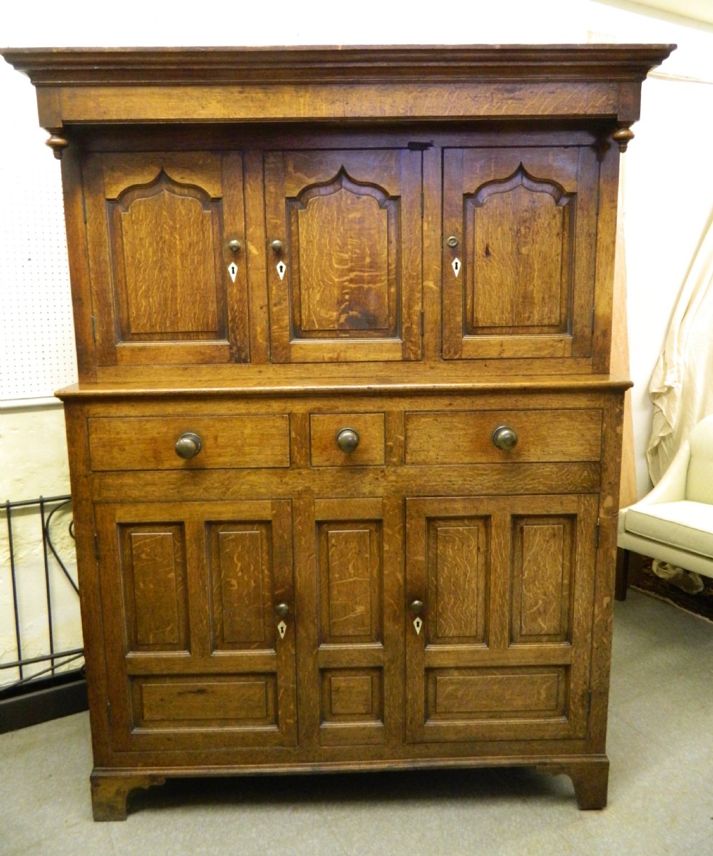 welsh oak cupboard deuddarn